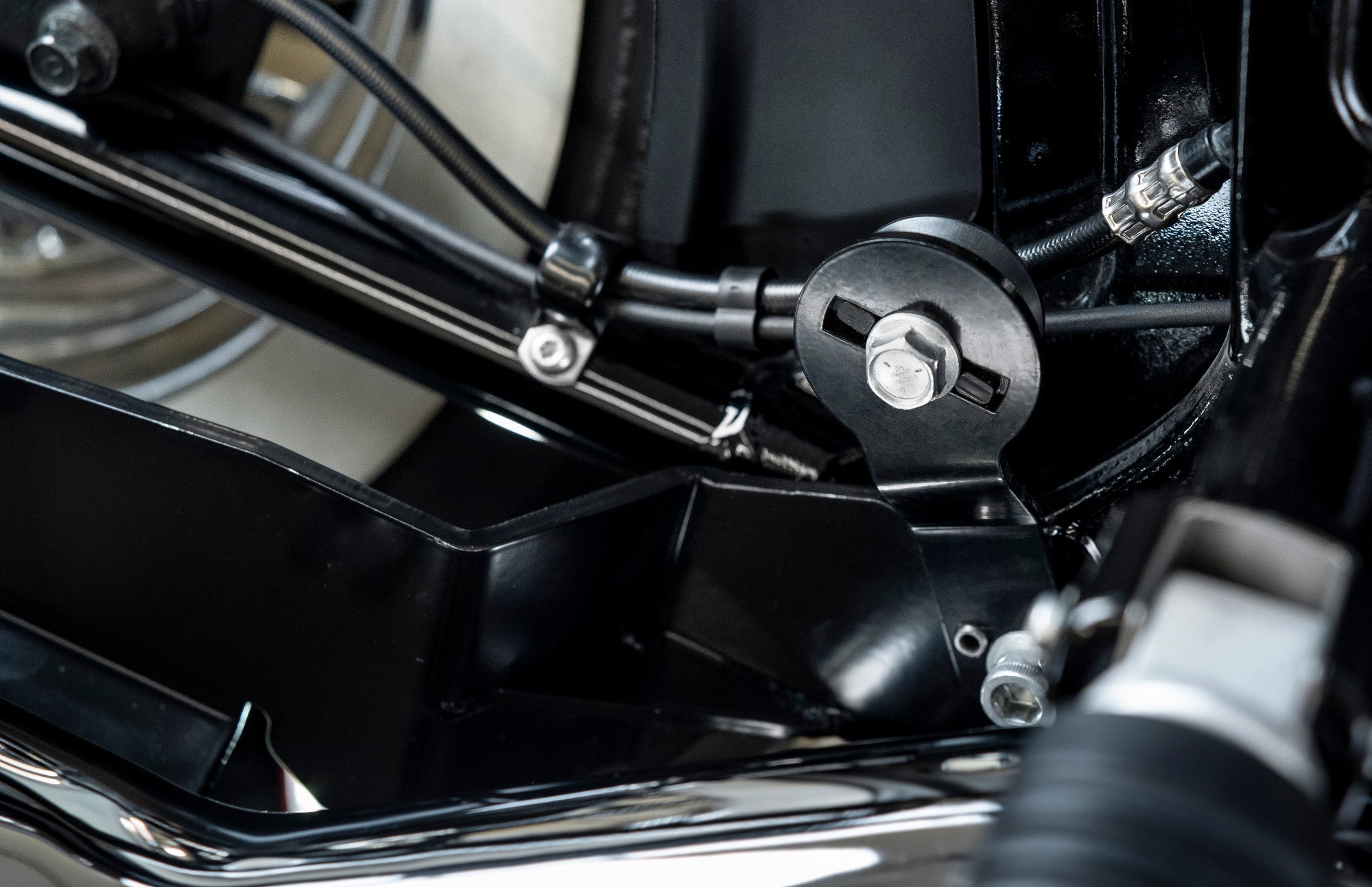 HARLEY SOFTAIL ACCESSORIES SADDLEBAG ADAPTER BRACKET 2018-2024 (SPECIAL ORDER)
