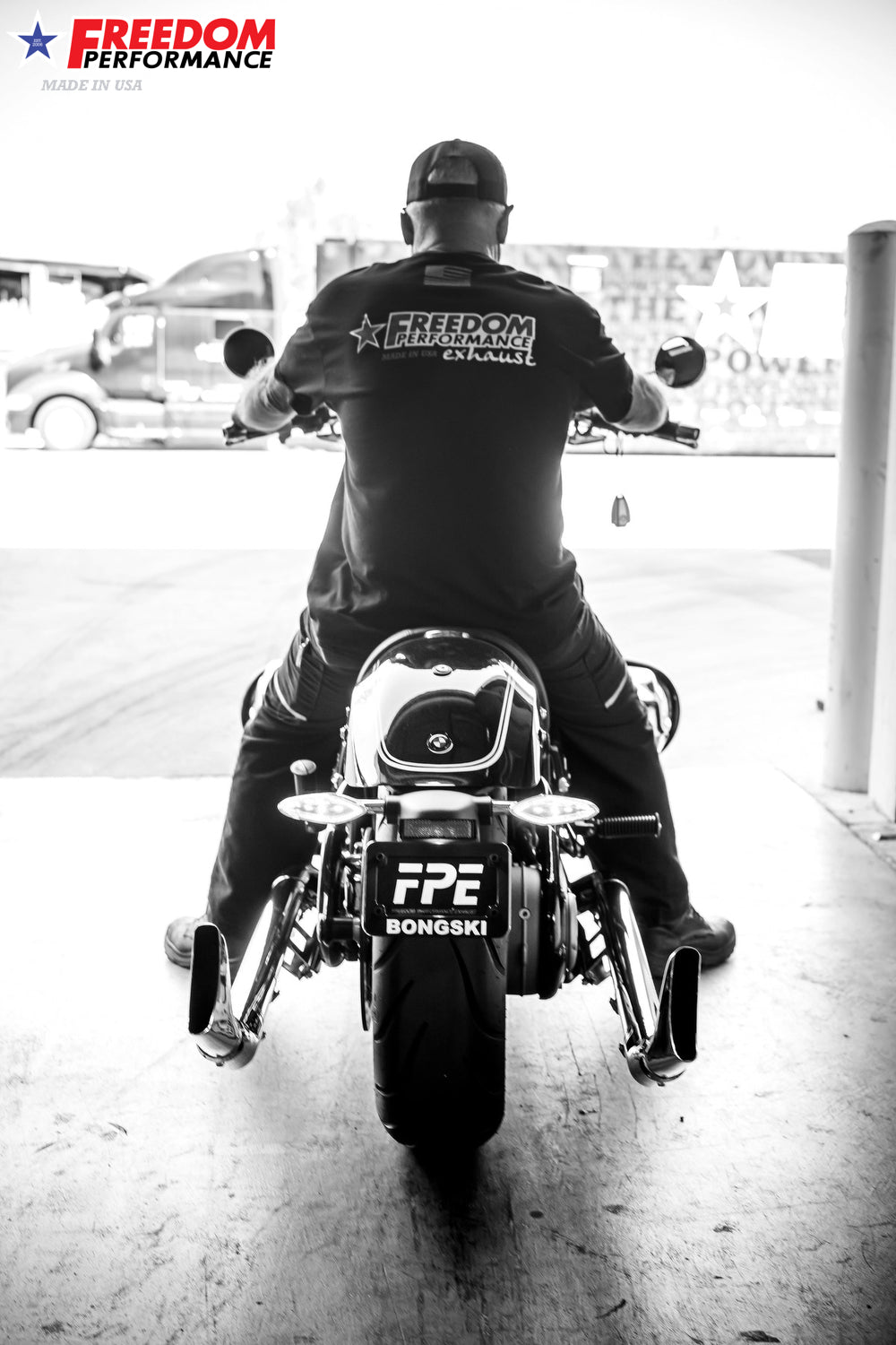 BMW R 18 2.5" SHARKTAIL SLIP-ONS (